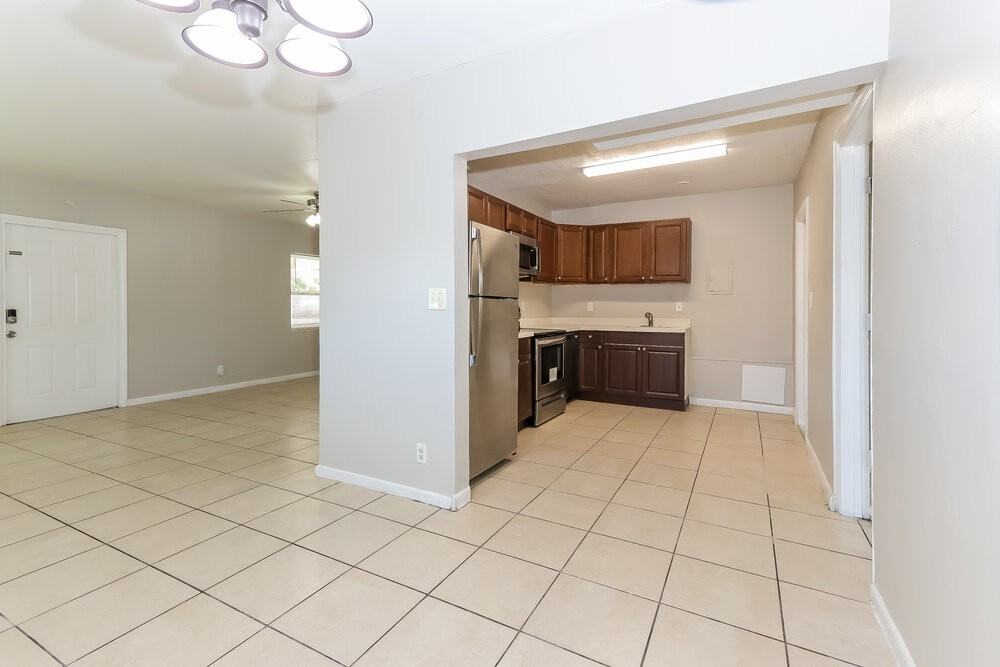 1407 S E St - Photo 7 of 16