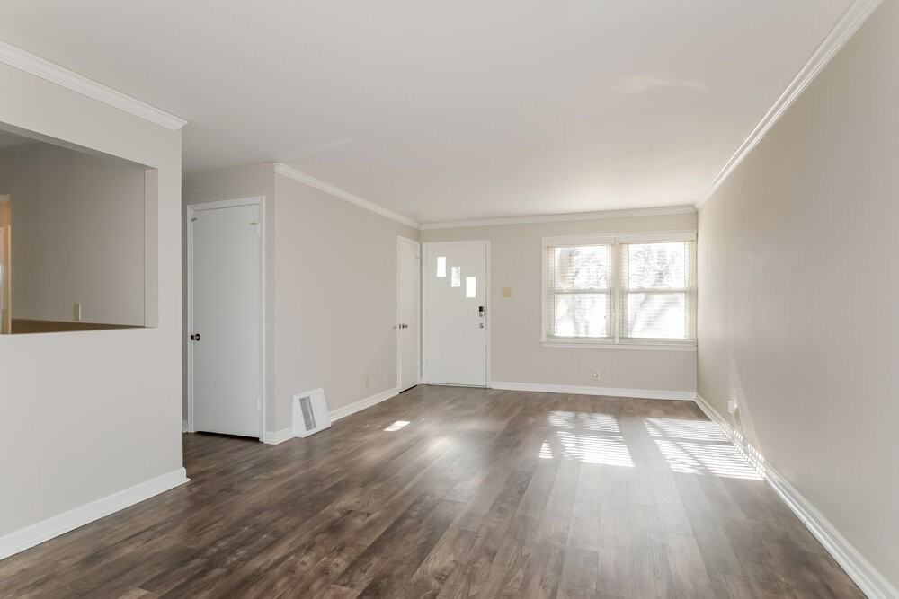 10076 Hedge Dr - Photo 5 of 17