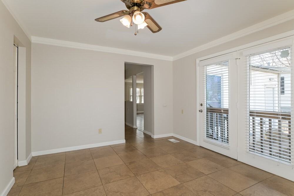 10076 Hedge Dr - Photo 7 of 17