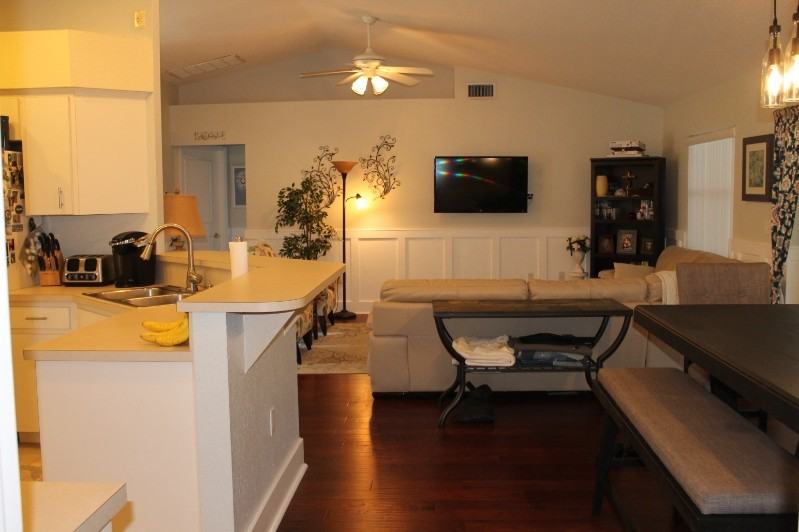 605 Parsons Reserve Ct - Photo 3 of 18