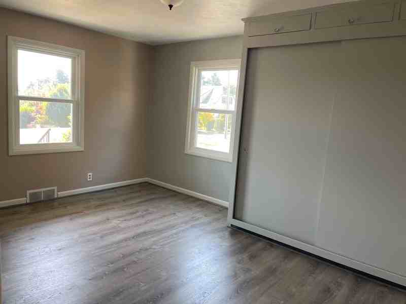 308 Kensington Ave - Photo 4 of 24