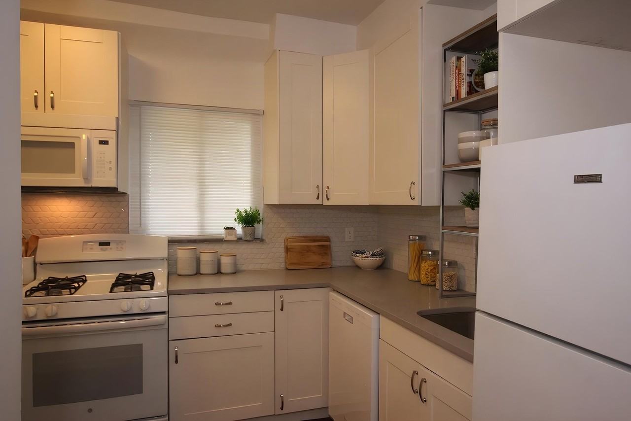 1335 Crane St - Photo 7 of 11