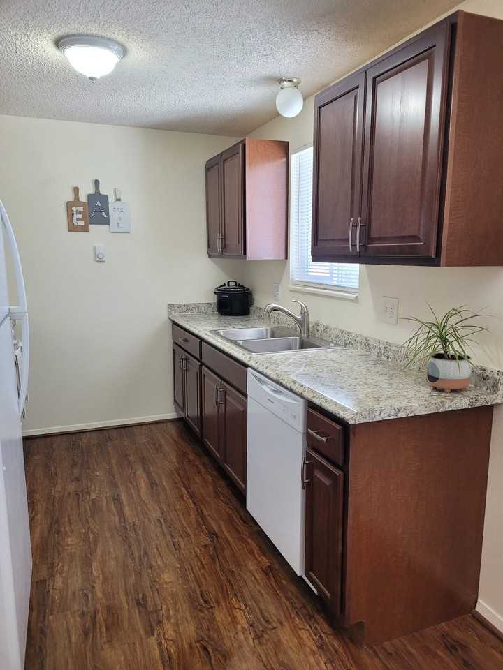 228 Glenda Dr #4 - Photo 4 of 10