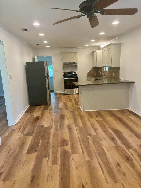 415 Capital St - Photo 2 of 7
