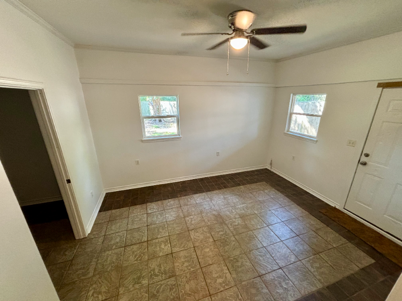 415 Capital St - Photo 6 of 7