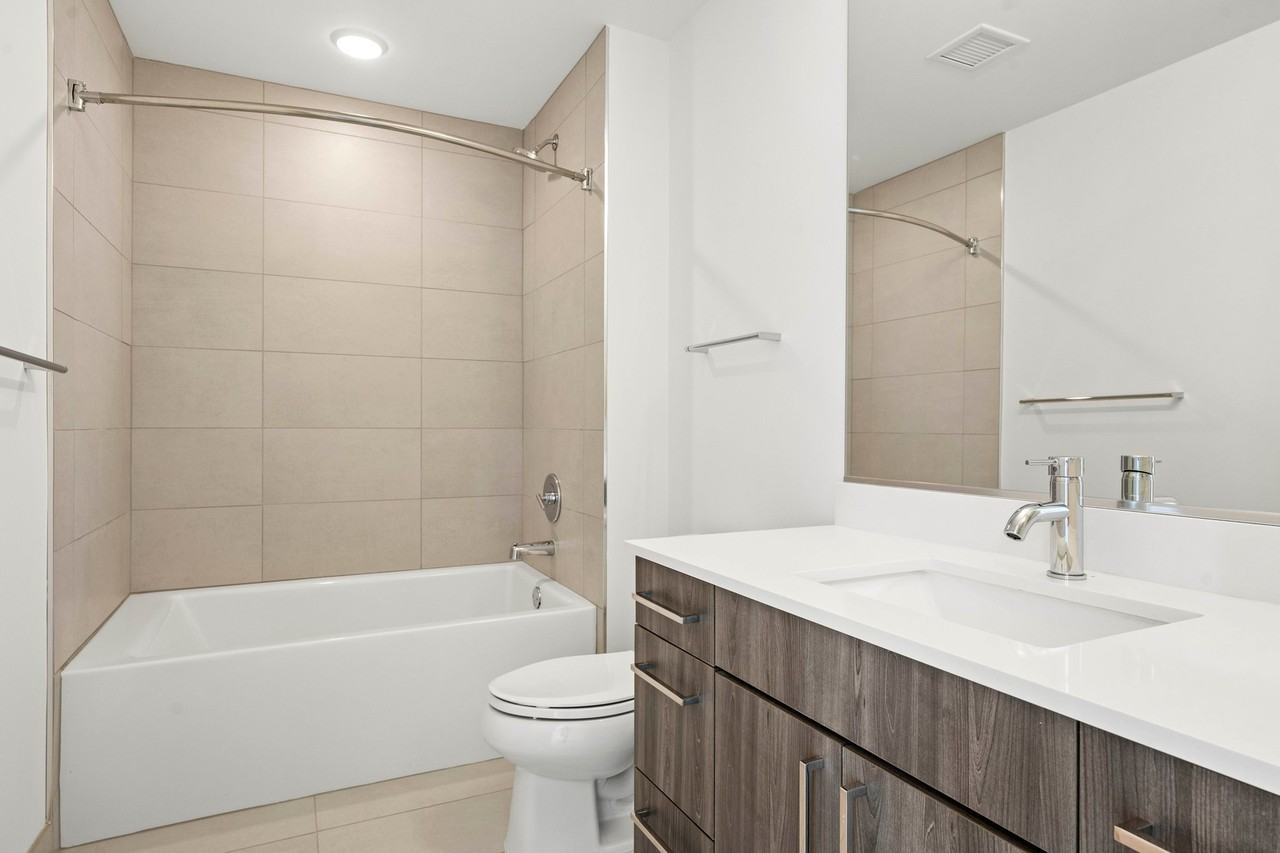 874 S Michigan Ave - Photo 5 of 10