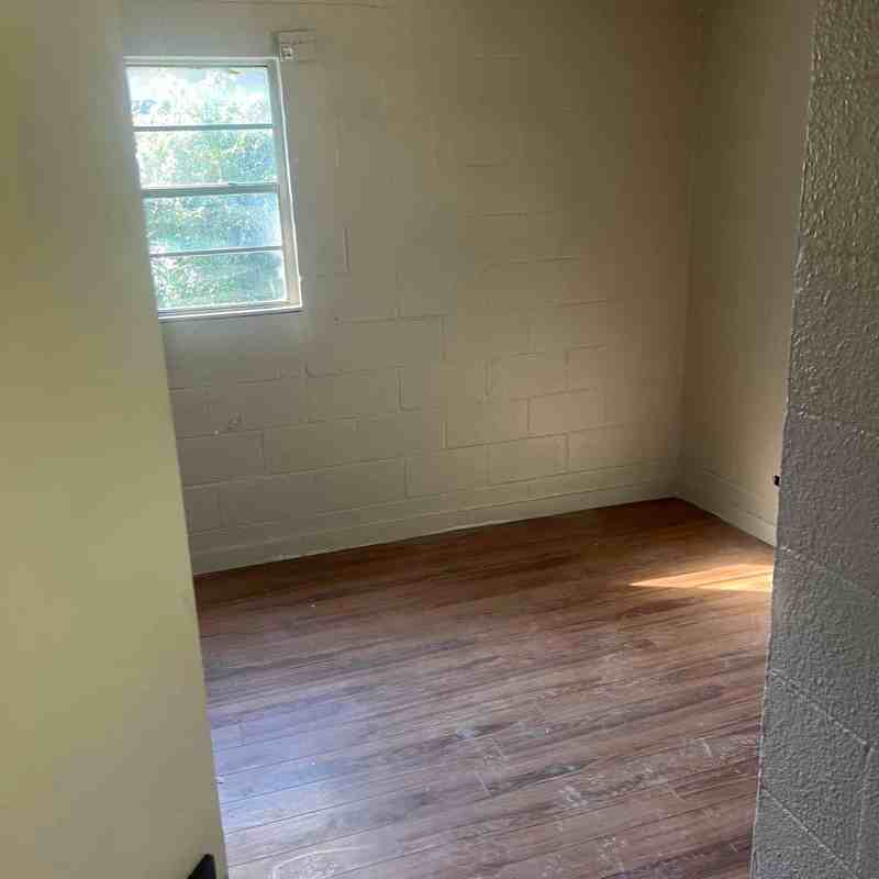 703 New York Dr - Photo 5 of 10