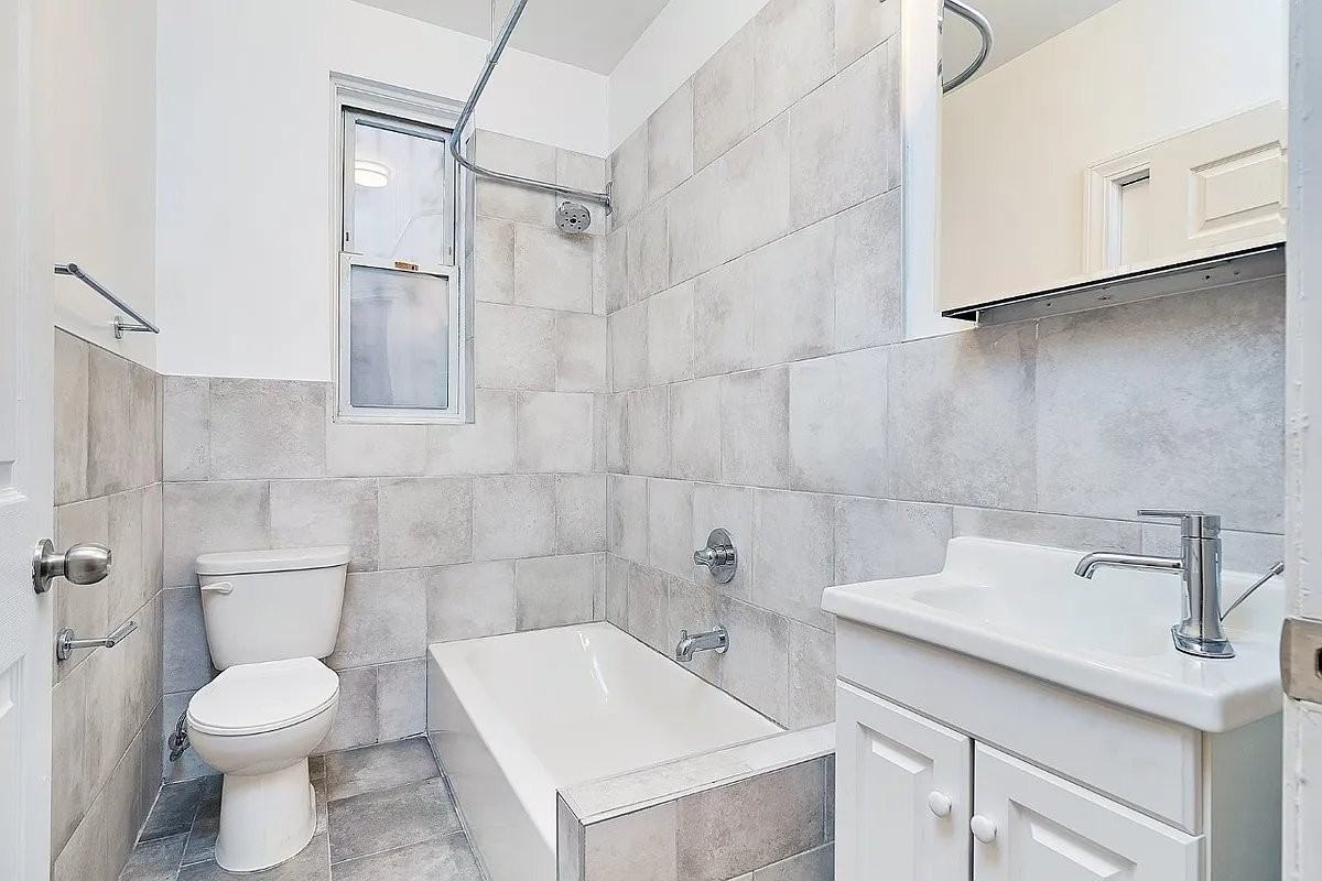 1549 Selwyn Ave #3 - Photo 4 of 10