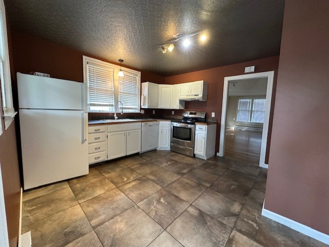 541 Peosta Ave - Photo 2 of 17