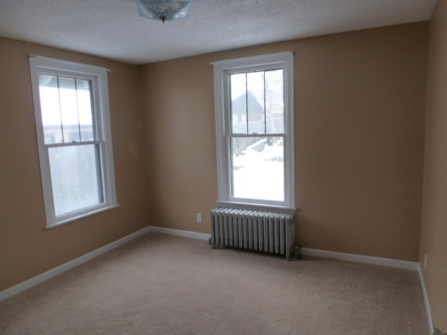 541 Peosta Ave - Photo 6 of 17