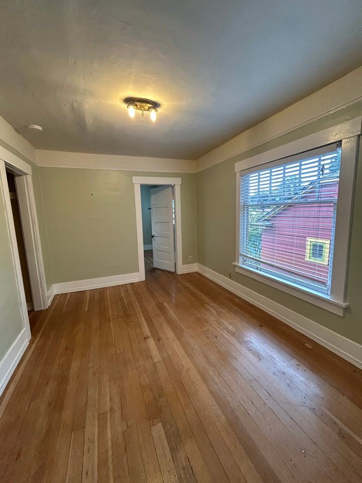 2123 N 40th St - Photo 3 of 10