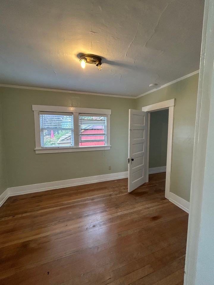 2123 N 40th St - Photo 4 of 10