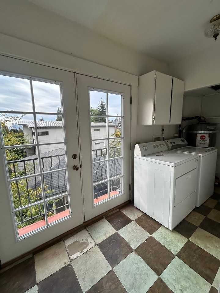 2123 N 40th St - Photo 5 of 10