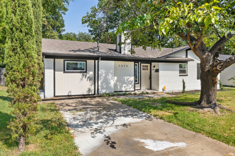 1414 Timberlake Cir - Photo 2 of 29