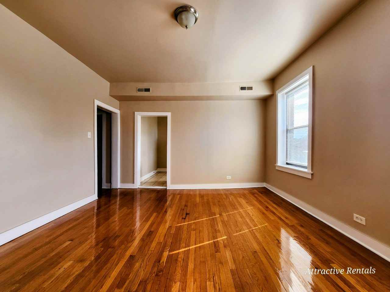 53 E Marquette Rd #3 - Photo 2 of 10
