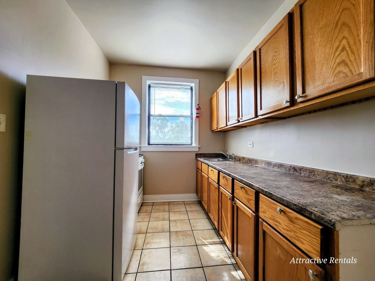 53 E Marquette Rd #3 - Photo 3 of 10