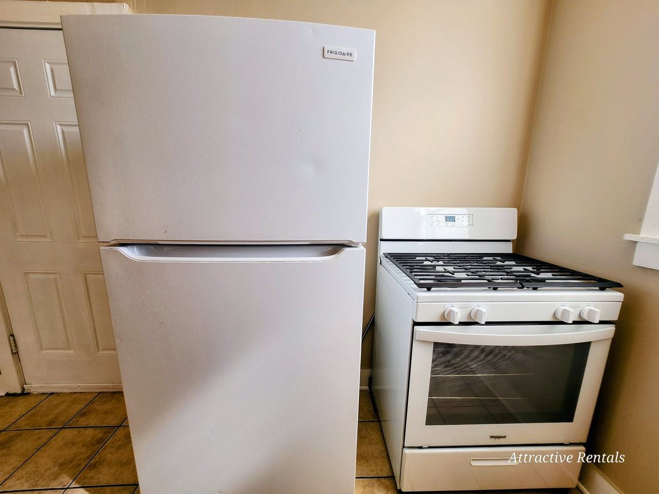 53 E Marquette Rd #3 - Photo 4 of 10