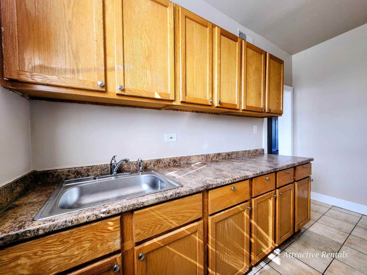 53 E Marquette Rd #3 - Photo 5 of 10