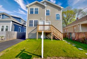 featured image of 127 Pumgansett St #2