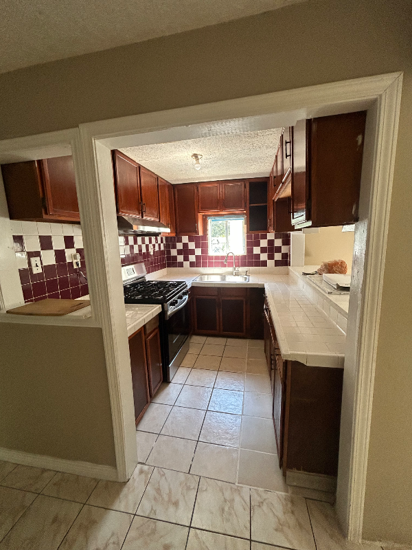 904 E Hedrick St - Photo 7 of 16
