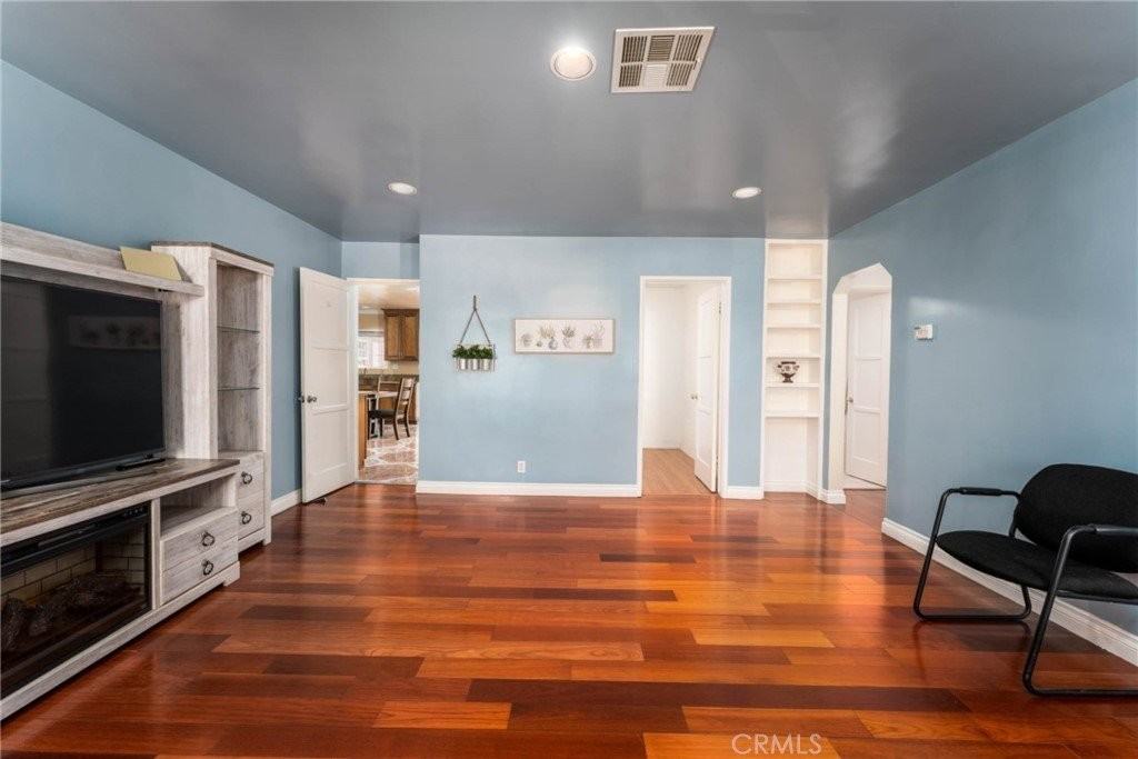 1609 Broadland Ave - Photo 4 of 19