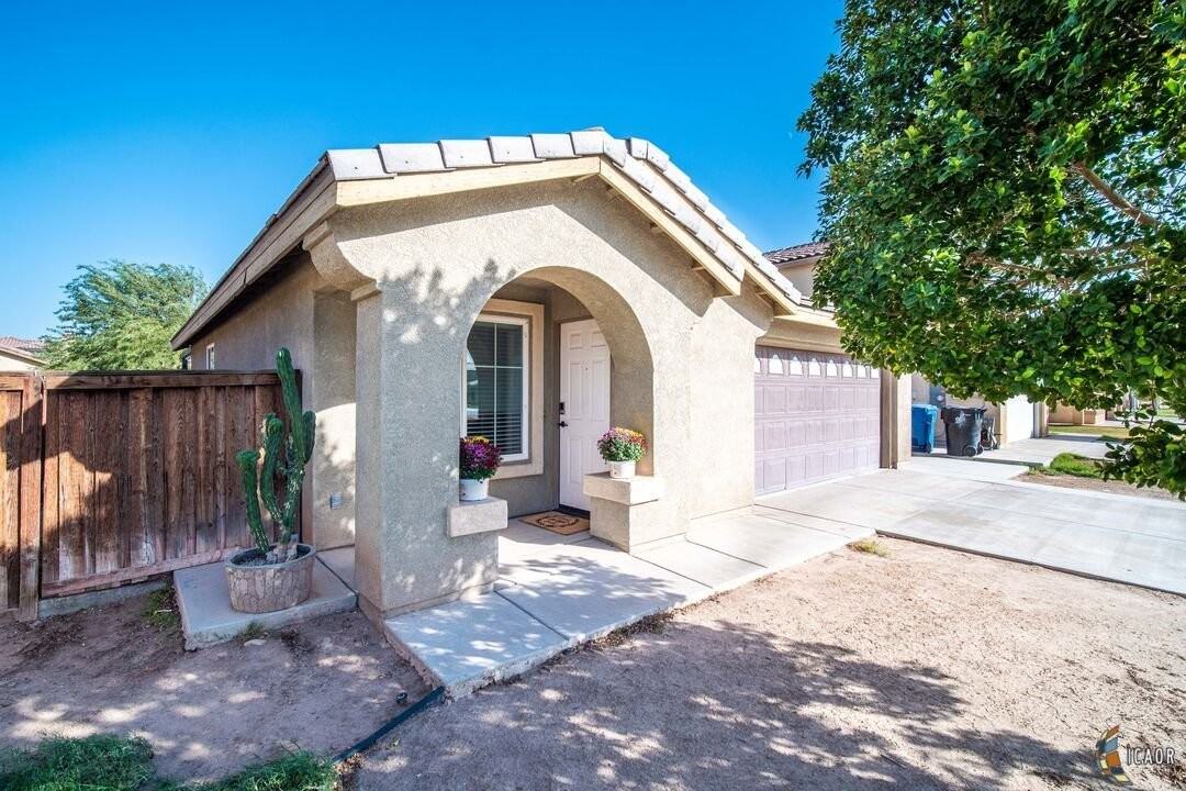 2332 Cedro Ave - Photo 2 of 16