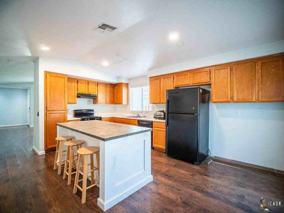 2332 Cedro Ave - Photo 5 of 16