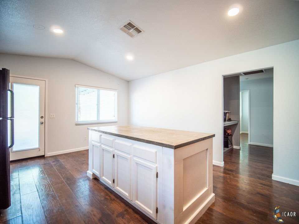 2332 Cedro Ave - Photo 6 of 16