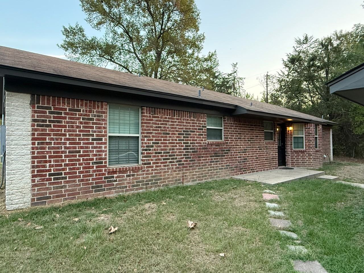 518 E Center St - Photo 4 of 16