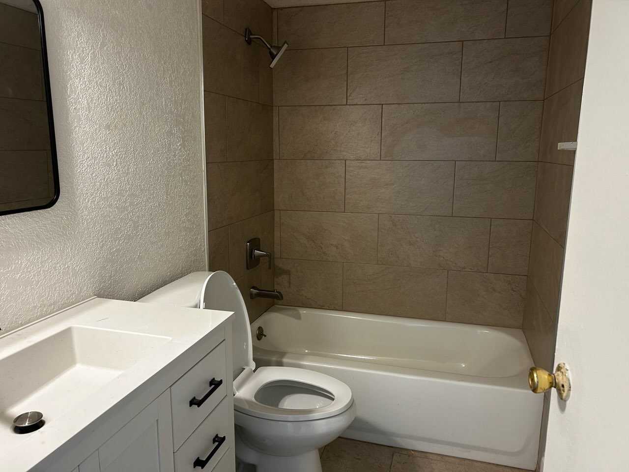 428 E Osage Ave #1 - Photo 4 of 12