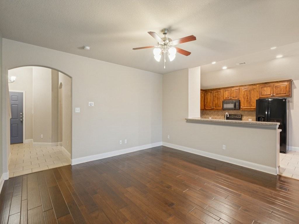 107 Buckingham Dr - Photo 2 of 16