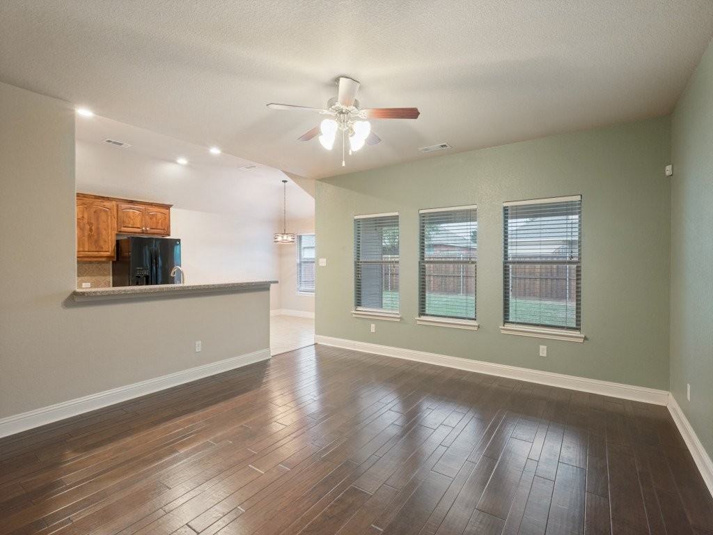 107 Buckingham Dr - Photo 3 of 16