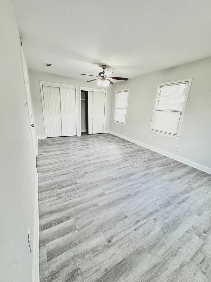 812 Forrestal Dr - Photo 4 of 14