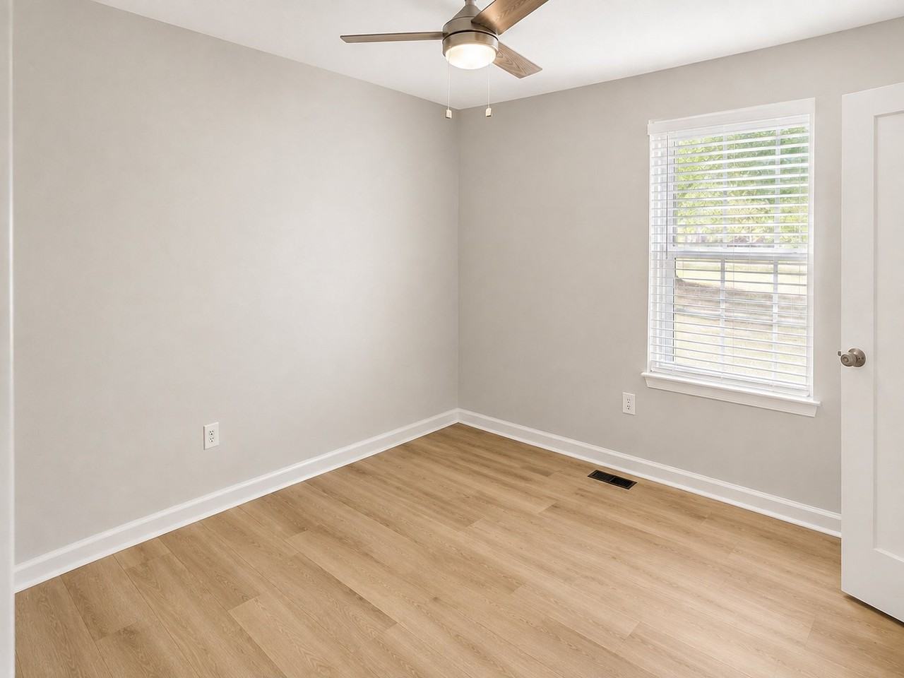 116 E Judd St - Photo 2 of 3
