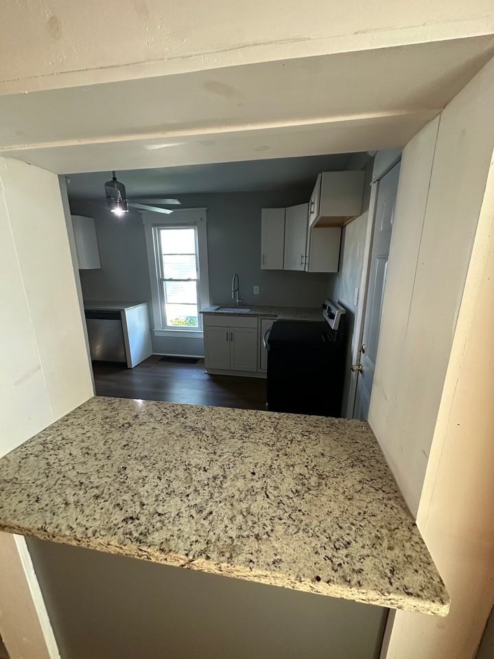 123 W Corwin St - Photo 3 of 12