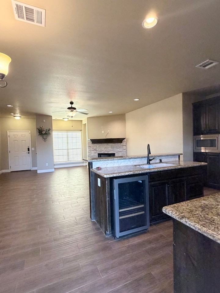 7911 Legacy Pkwy - Photo 4 of 20