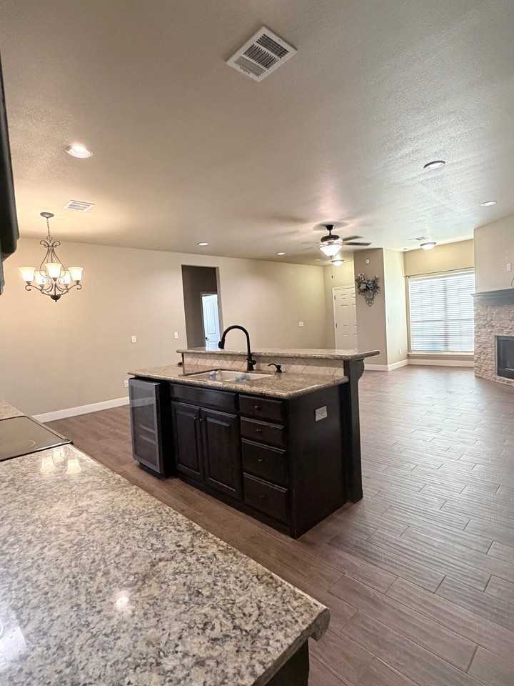 7911 Legacy Pkwy - Photo 5 of 20