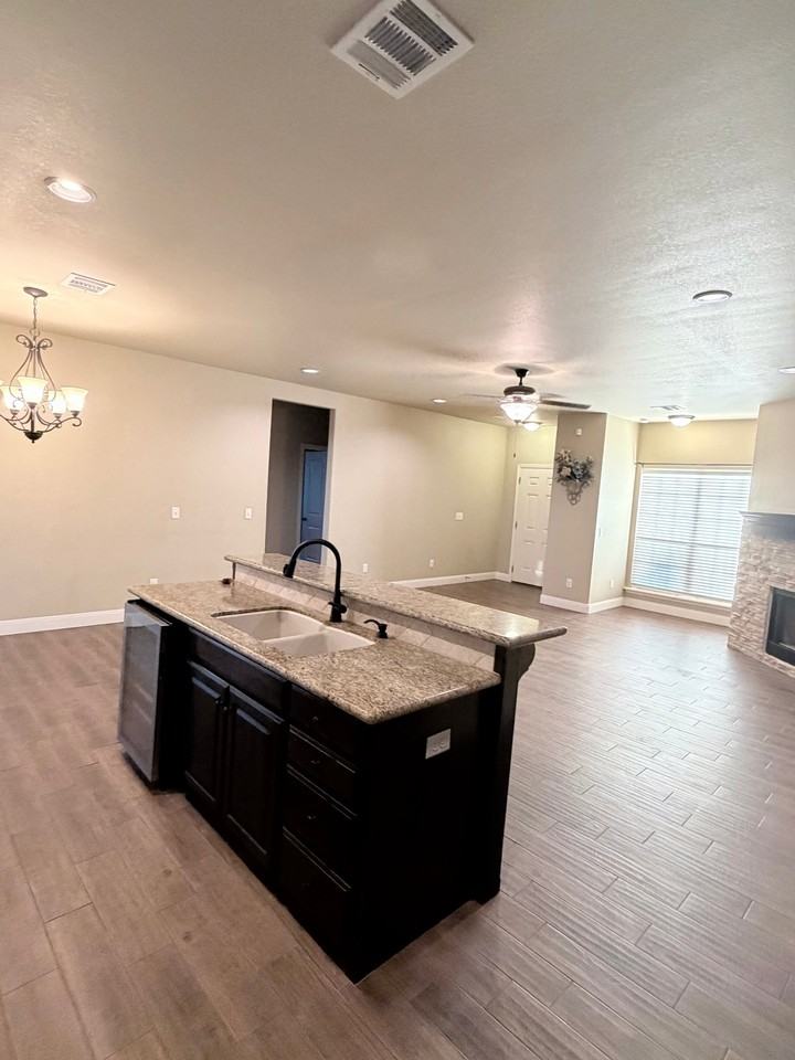 7911 Legacy Pkwy - Photo 6 of 20