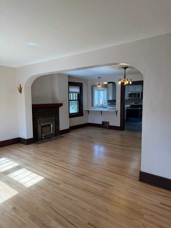 314 E 13th St - Photo 2 of 20