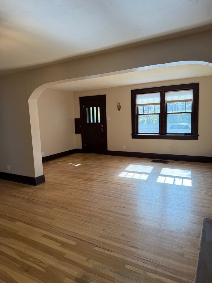 314 E 13th St - Photo 3 of 20