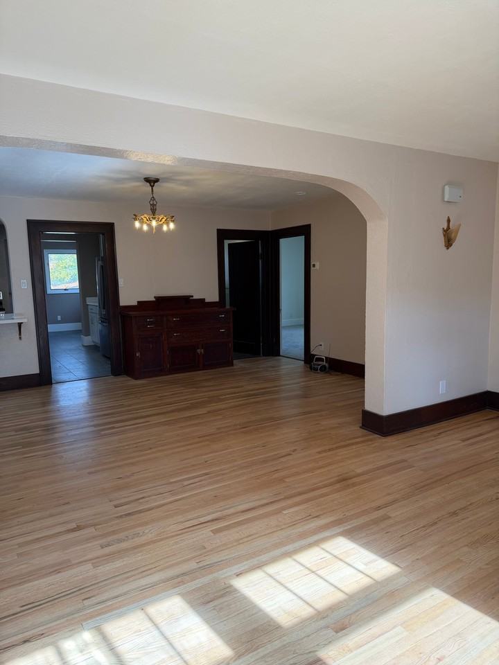 314 E 13th St - Photo 4 of 20