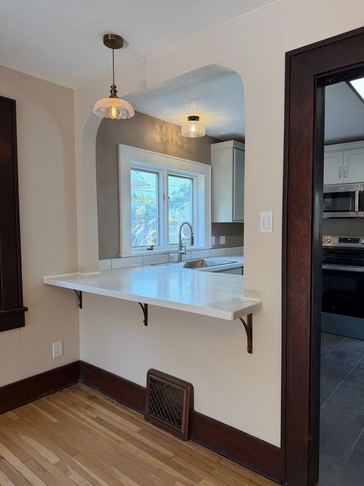 314 E 13th St - Photo 6 of 20