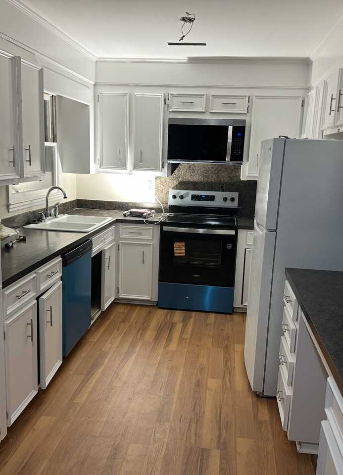 1227 Hawthone Rd - Photo 2 of 3