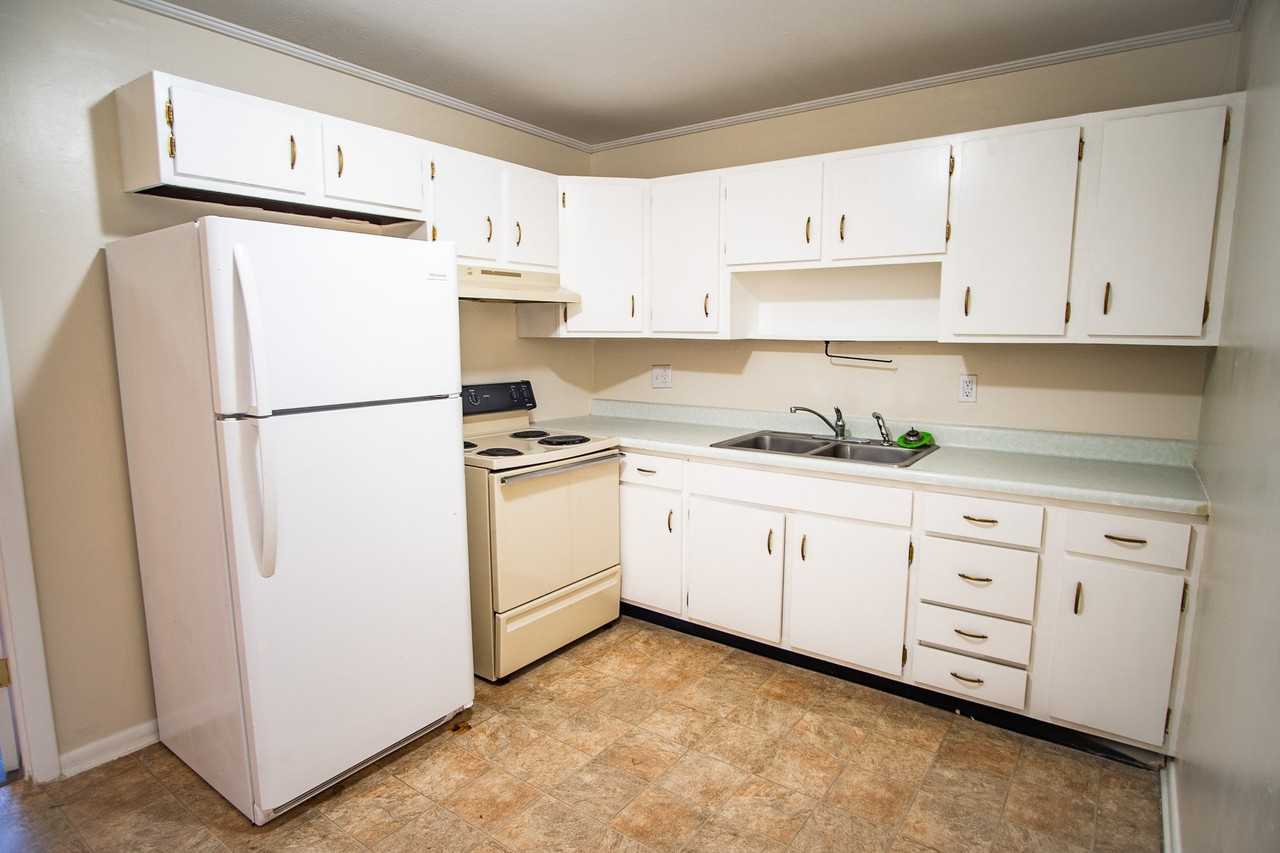 1701 Hutchinson Ave #11 - Photo 6 of 7