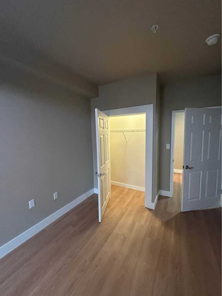 2122 N Pine St #1 - Photo 4 of 6