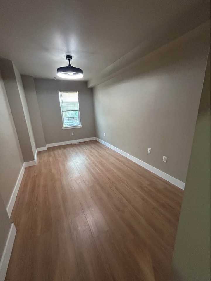 2122 N Pine St #1 - Photo 5 of 6