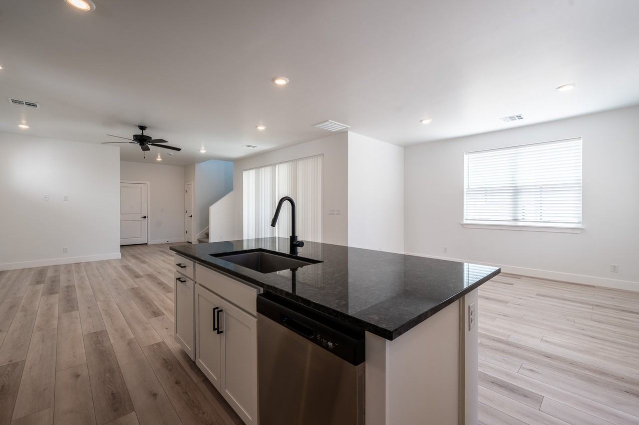628 W Juniper Hill Dr - Photo 6 of 45