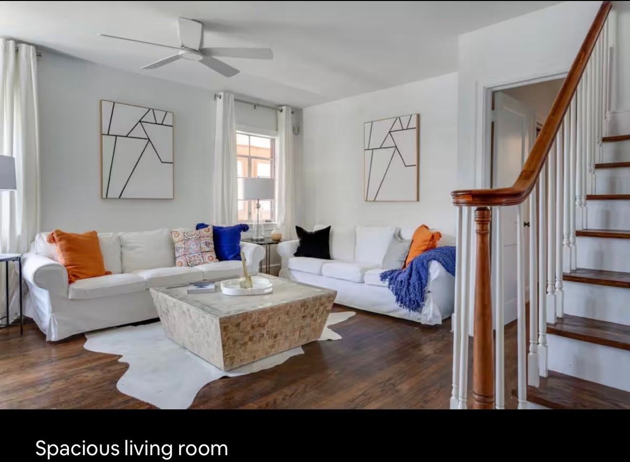 1102 E Martin St - Photo 2 of 10