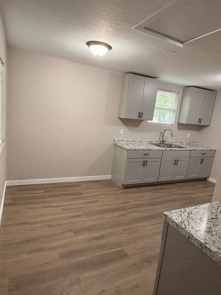 2600 Rand St - Photo 2 of 19