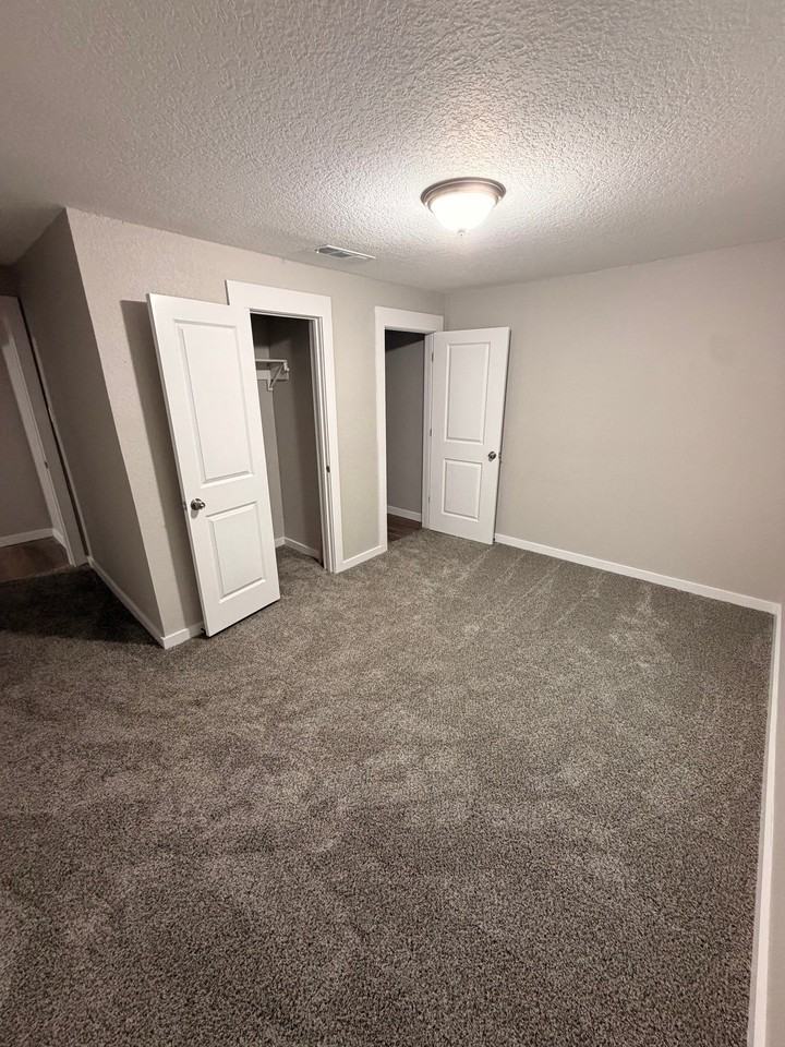 2600 Rand St - Photo 5 of 19